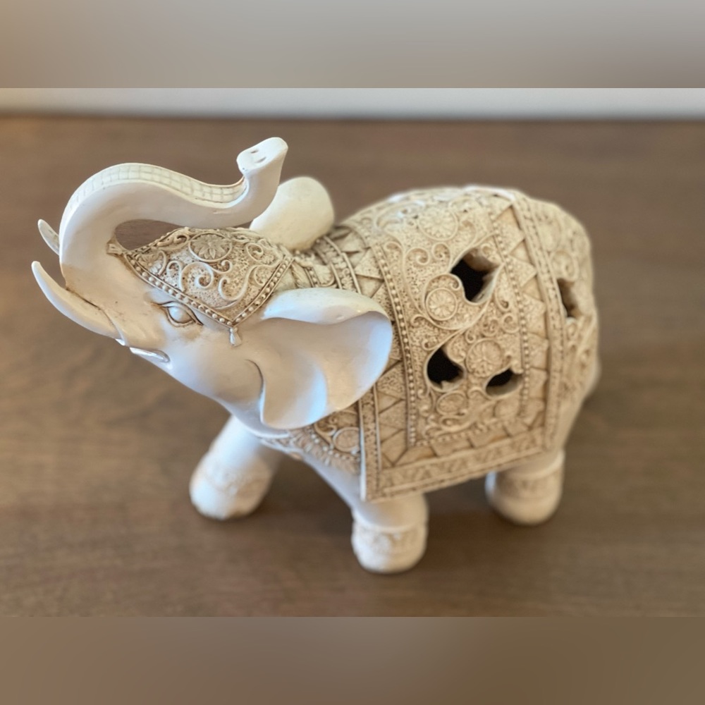 Lucky Elephant statue by Three Hands Corporation - Picture 3 of 9